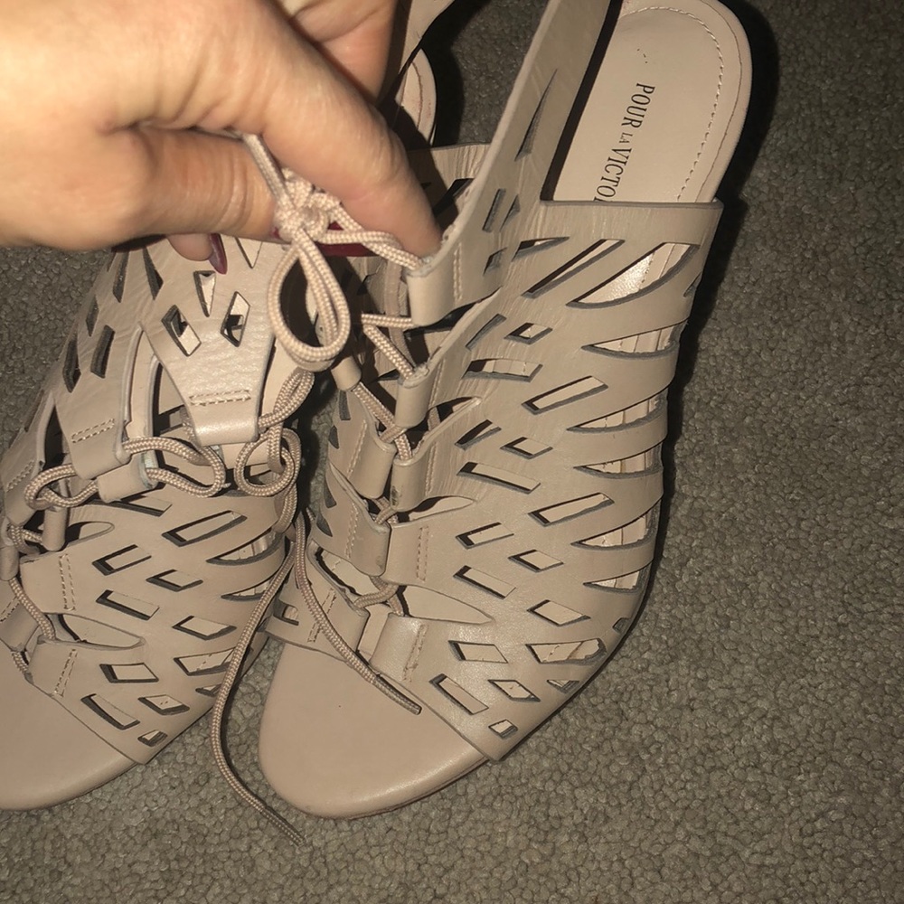 Pour la Victoire tan high heels! Stylish! 7.5 size